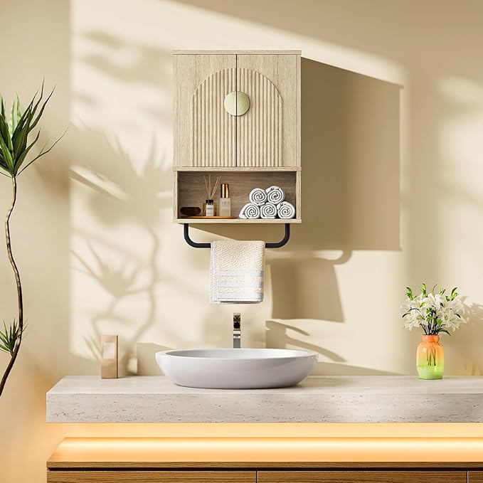 Bathroom Wall Cabinet, Medicine Cabinet for Bathroom, Wall Mounted Bathroom Cabinet with Towel Bar, Fluted Doors, Wall Cabinet for Bathroom, Kitchen, Living Room, Natural Oak and Gold