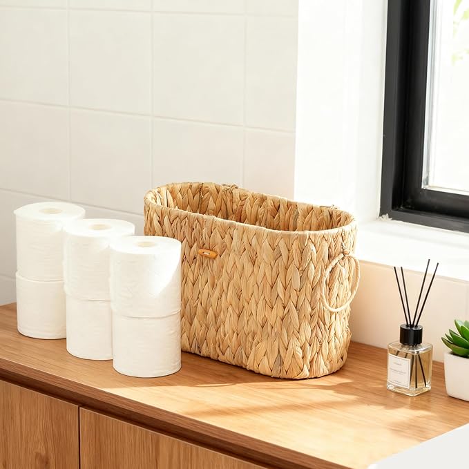 Toilet Paper Storage Basket, Water Hyacinth Toilet Paper Holder with Lid, Wicker Storage Basket with Built-in Handles for up to 6 Mega Rolls, Wicker Baskets Bathroom Accessories Organizer