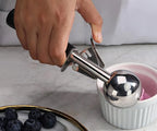New Star Foodservice 34882 Commercial-Grade Thumb Press Food Disher/Ice Cream Scoop, 18/8 Stainless Steel, 1.25 oz, Size 30, Black
