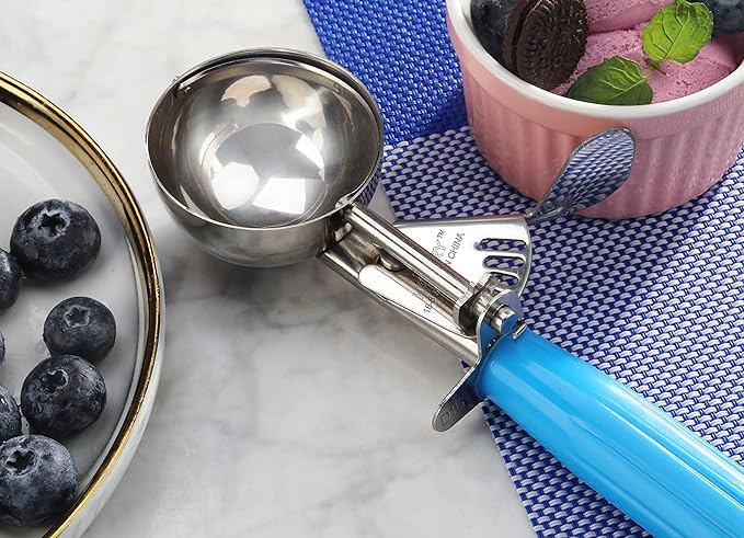 New Star Foodservice 34820 Commercial-Grade Thumb Press Food Disher/Ice Cream Scoop, 18/8 Stainless Steel, 2.75 oz, Size 16, Blue