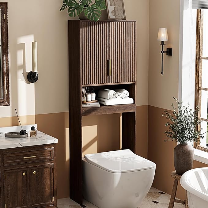 VINGLI Over The Toilet Storage Cabinet, Mid Century Modern Bathroom Organizer with Fluted Doors, Freestanding Wooden Space Saver Stand with Adjustable Shelves for Laundry, Dark Walnut